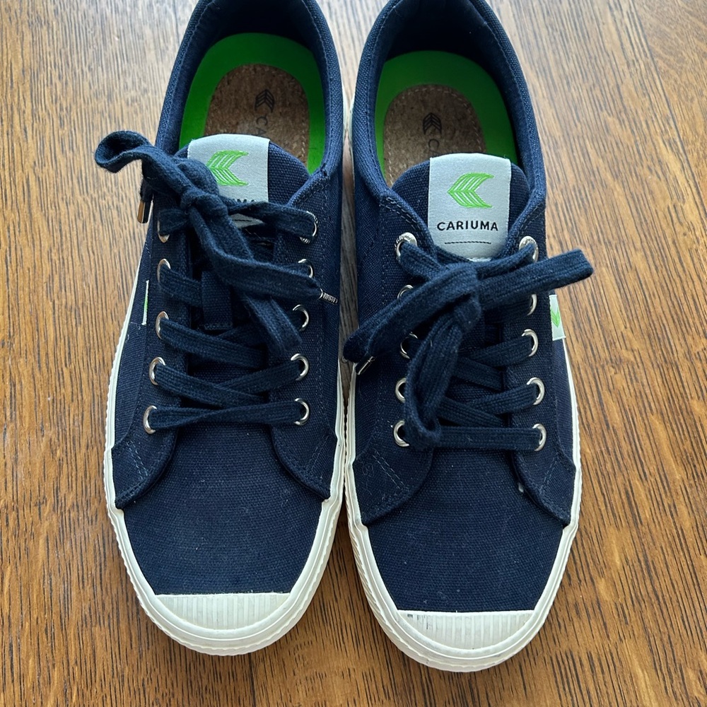 Cariuma Oca Low Canvas Shoes